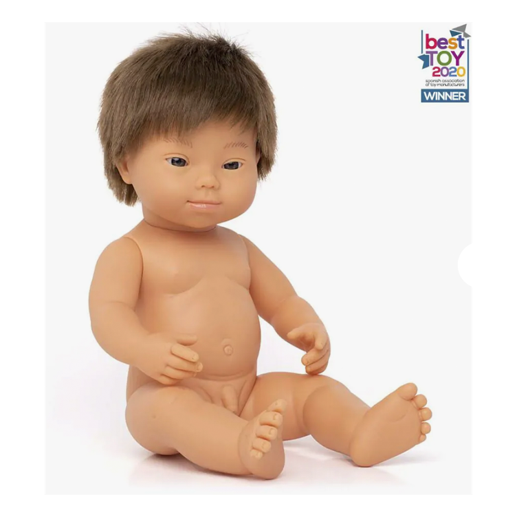 Puppe braunhaariger Junge mit Trisomie 21