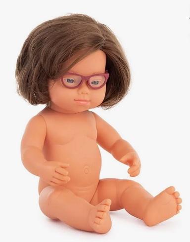 Puppe braunhaariges Mädchen mit Trisomie 21 (mit Puppenbrille rot)